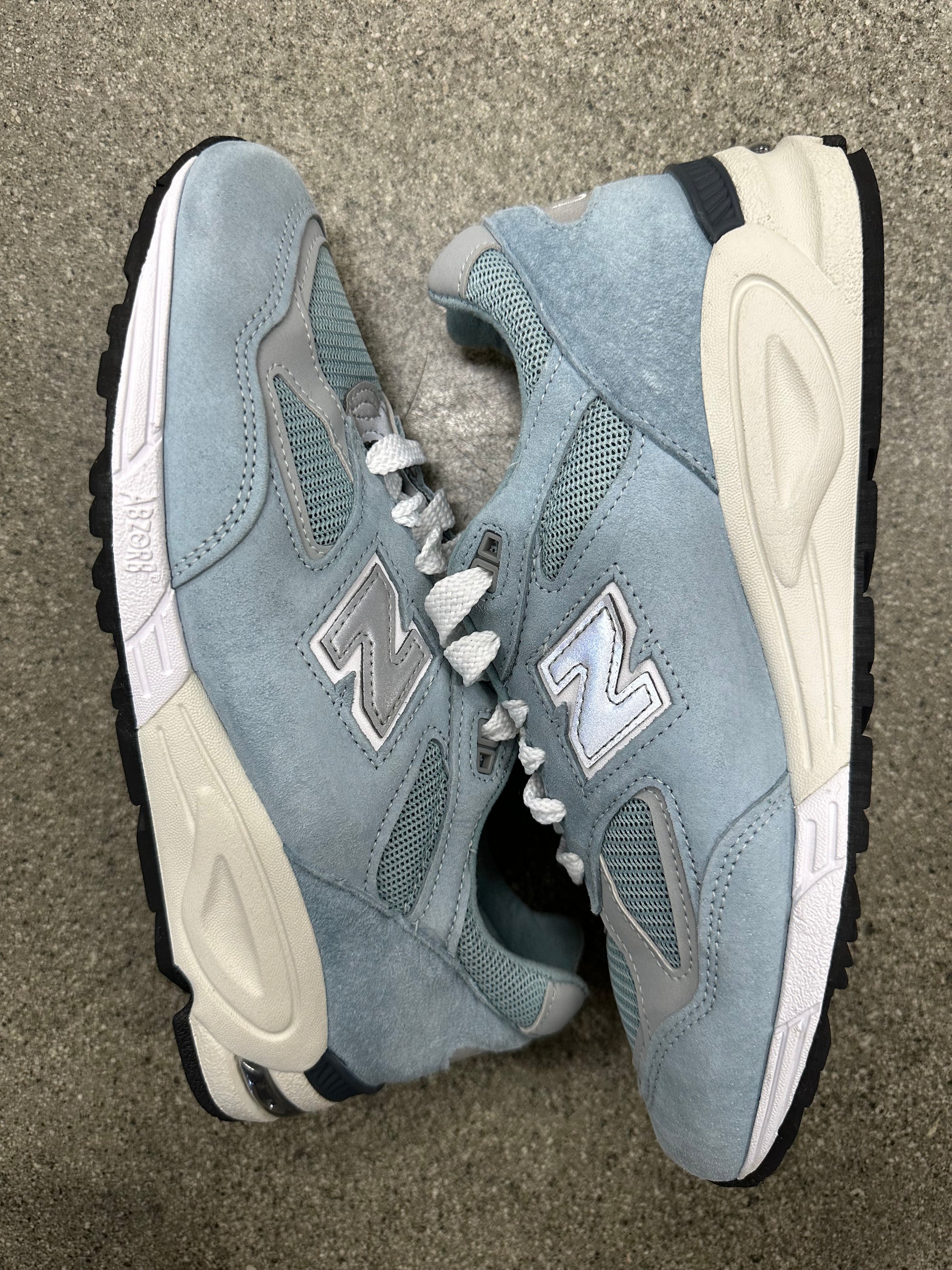 NEW BALANCE M990 KITH STORM BLUE - SIZE 8.5 (WORN)