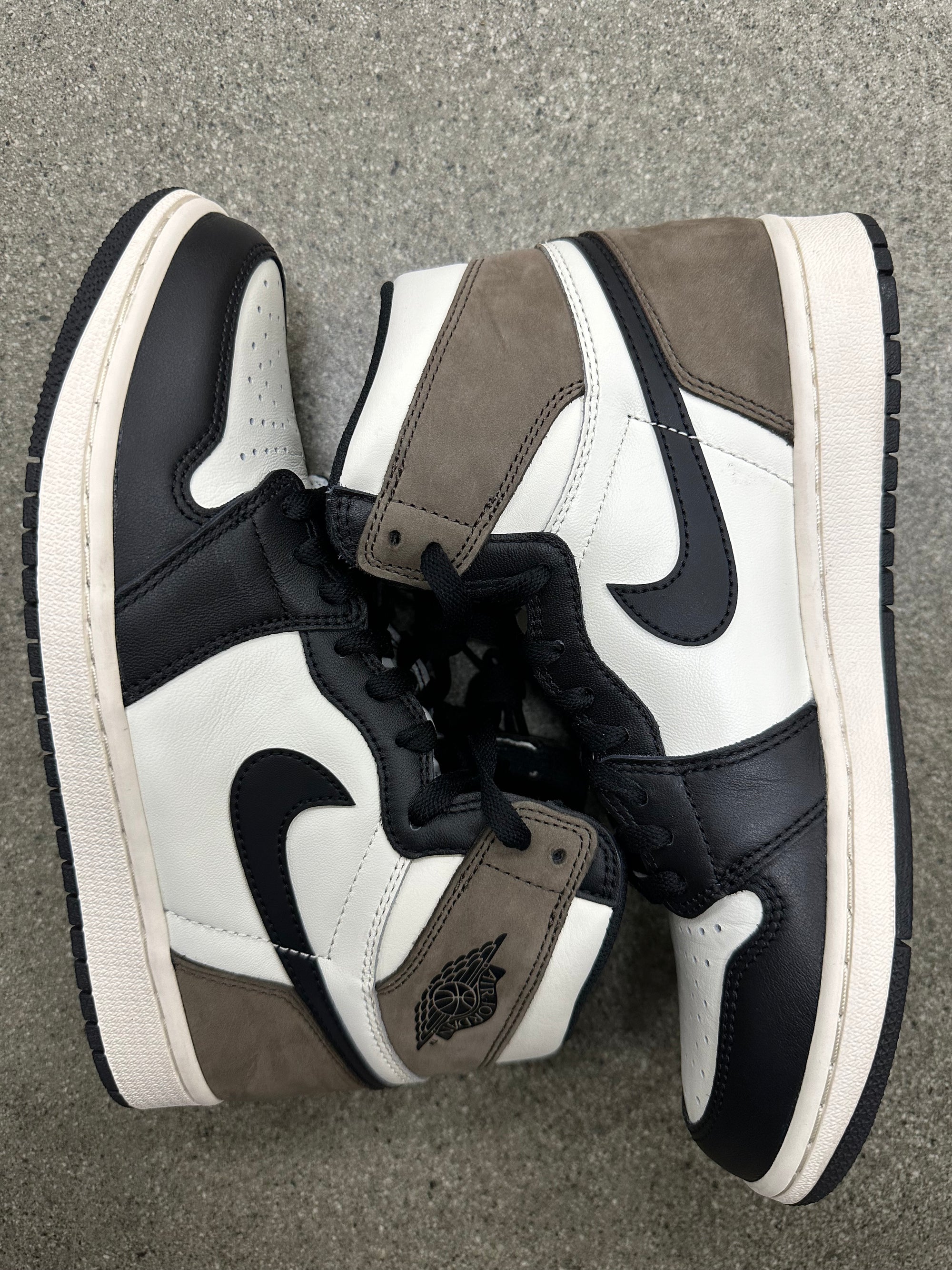 AIR JORDAN 1 HIGH DARK MOCHA - SIZE 8.5 (WORN) (SUPER CLEAN)