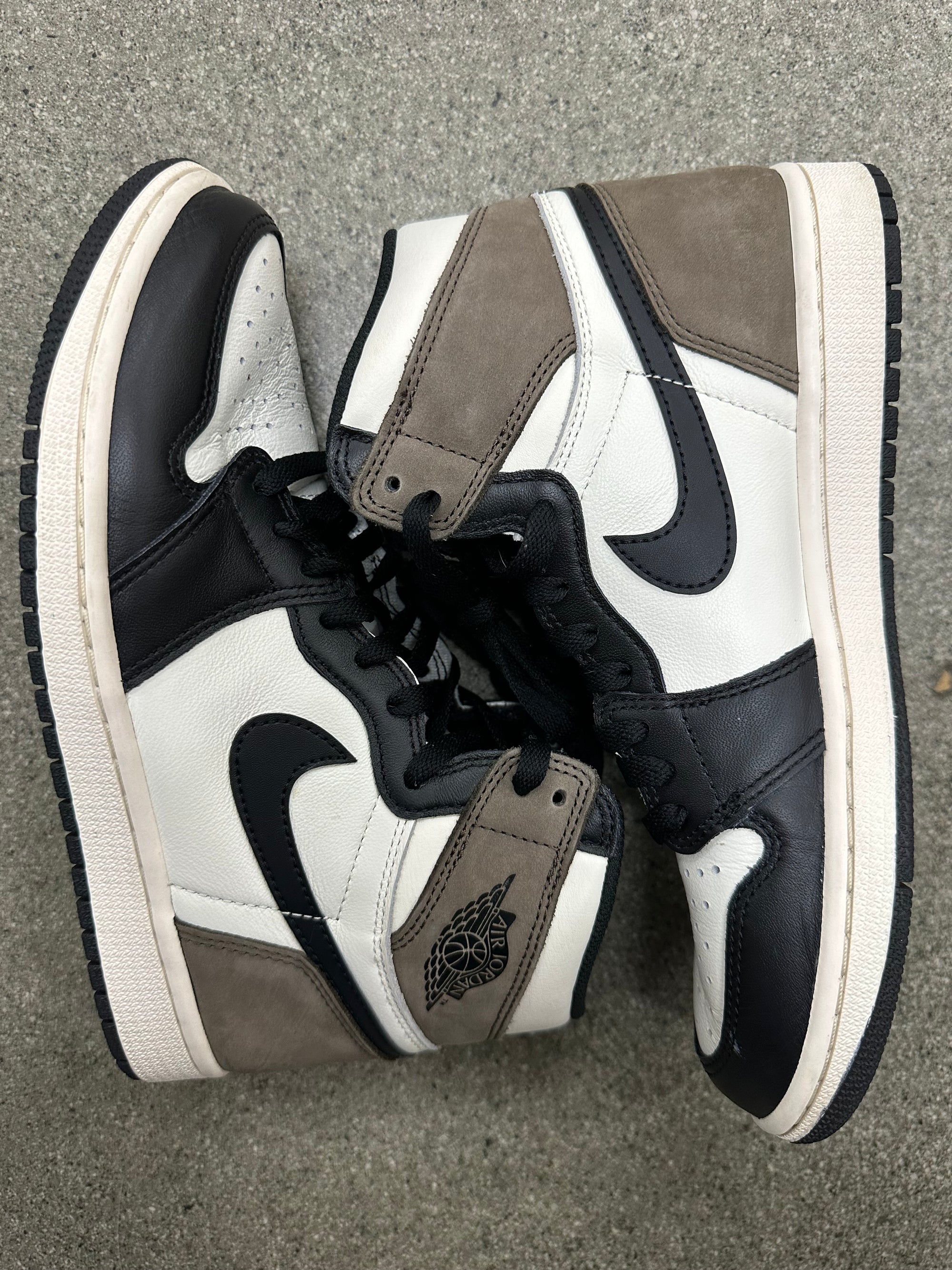 AIR JORDAN 1 HIGH DARK MOCHA - SIZE 8 (WORN) (SUPER CLEAN)