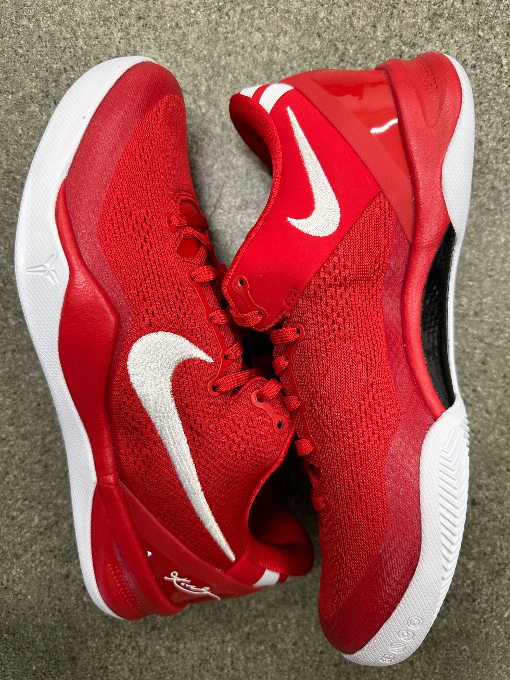 KOBE 8 PROTRO UNIVERSITY RED- SIZE 9.5 (WORN) (SUPER CLEAN)