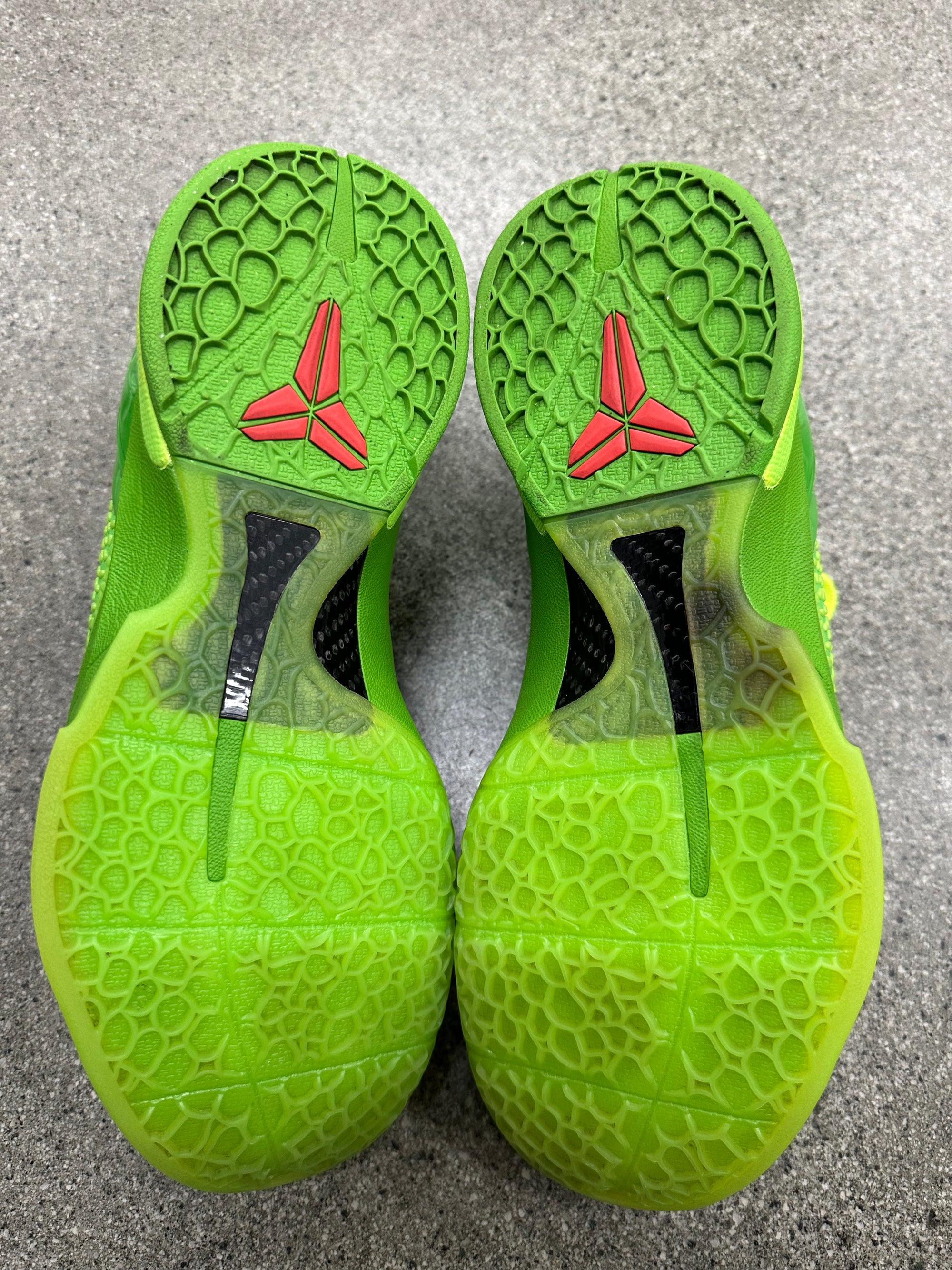 KOBE 6 PROTRO GRINCH - SIZE 9.5 (WORN)