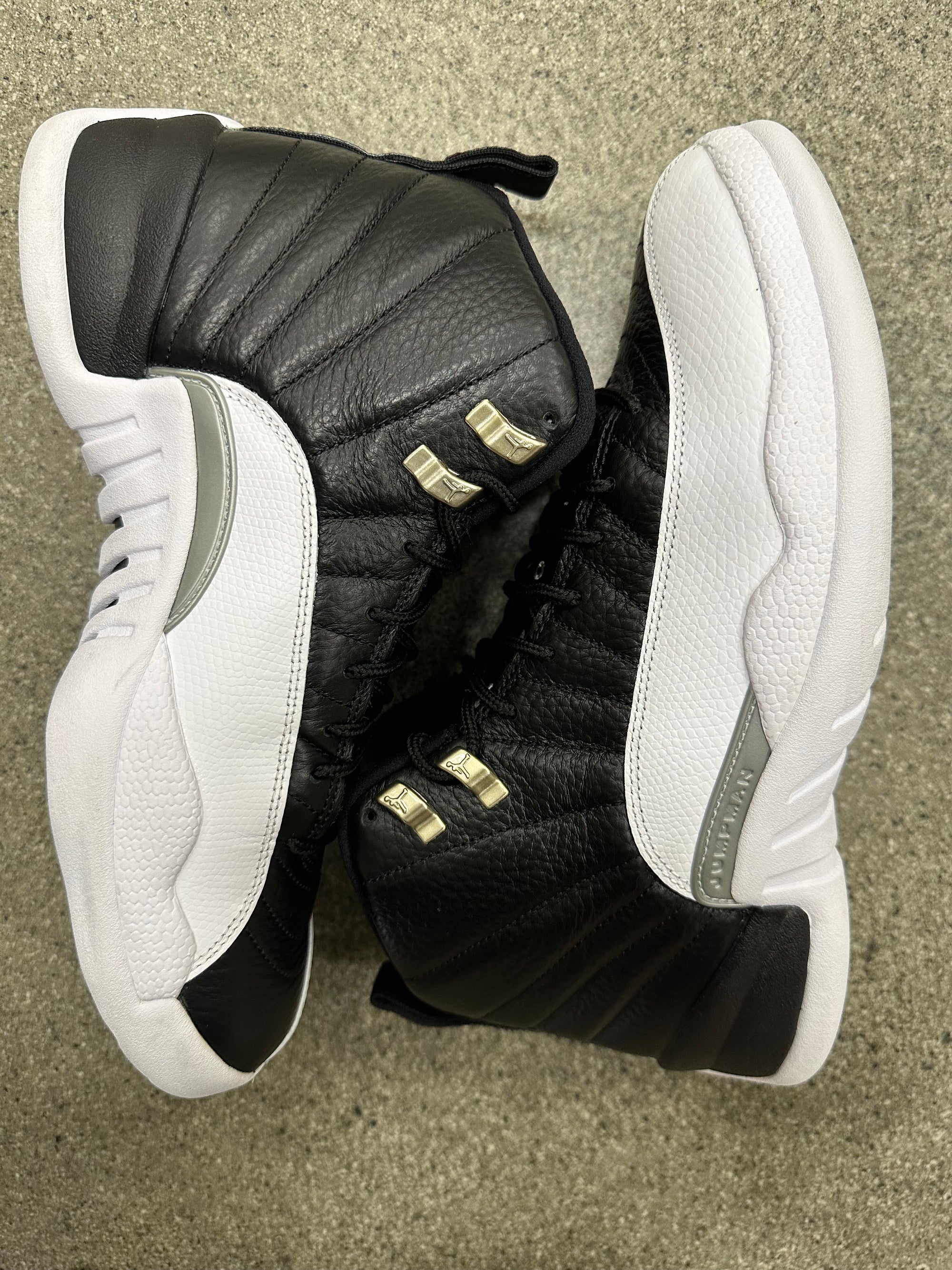 AIR JORDAN 12 PLAYOFFS - SIZE 9.5 (WORN)