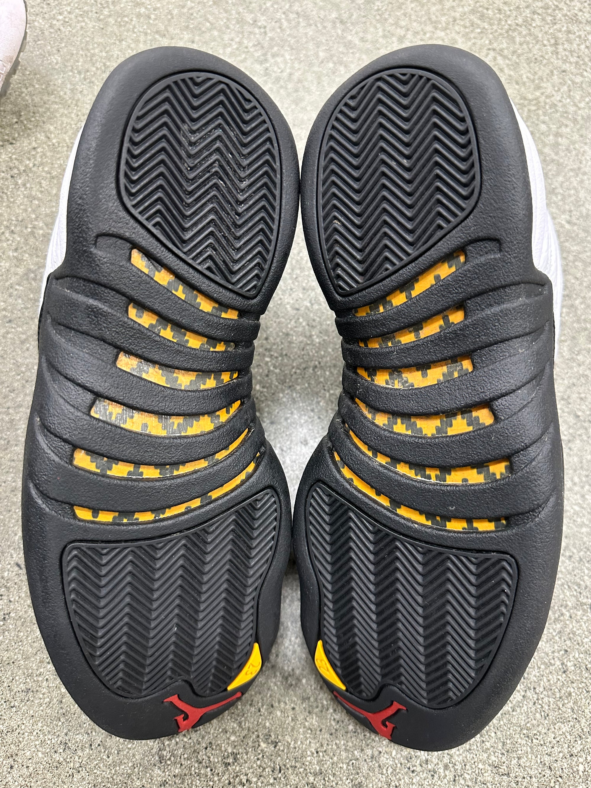 AIR JORDAN 12 TAXI 2013 - SIZE 8 (WORN)