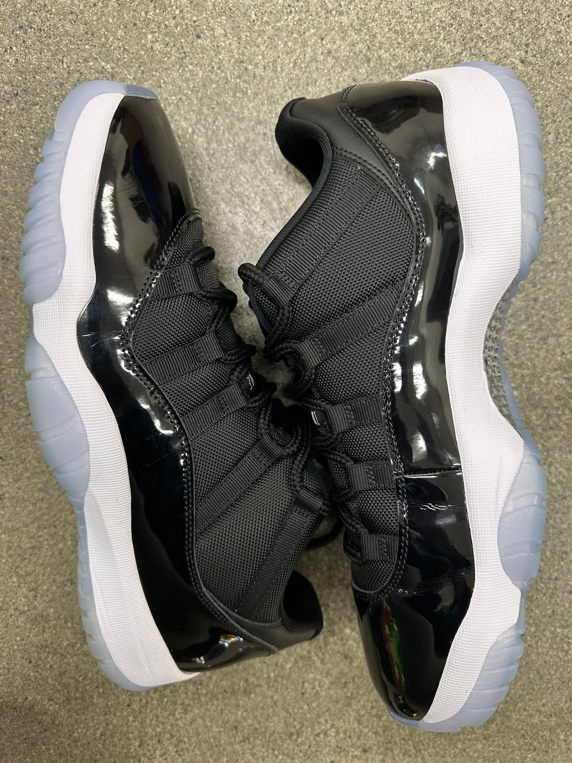 AIR JORDAN 11 LOW SPACEJAM - SIZE 11.5 (WORN)