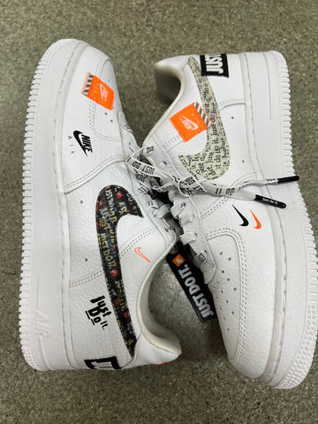 AIR FORCE 1 LOW JUST DO IT PACK WHITE SIZE 8 (WORN)