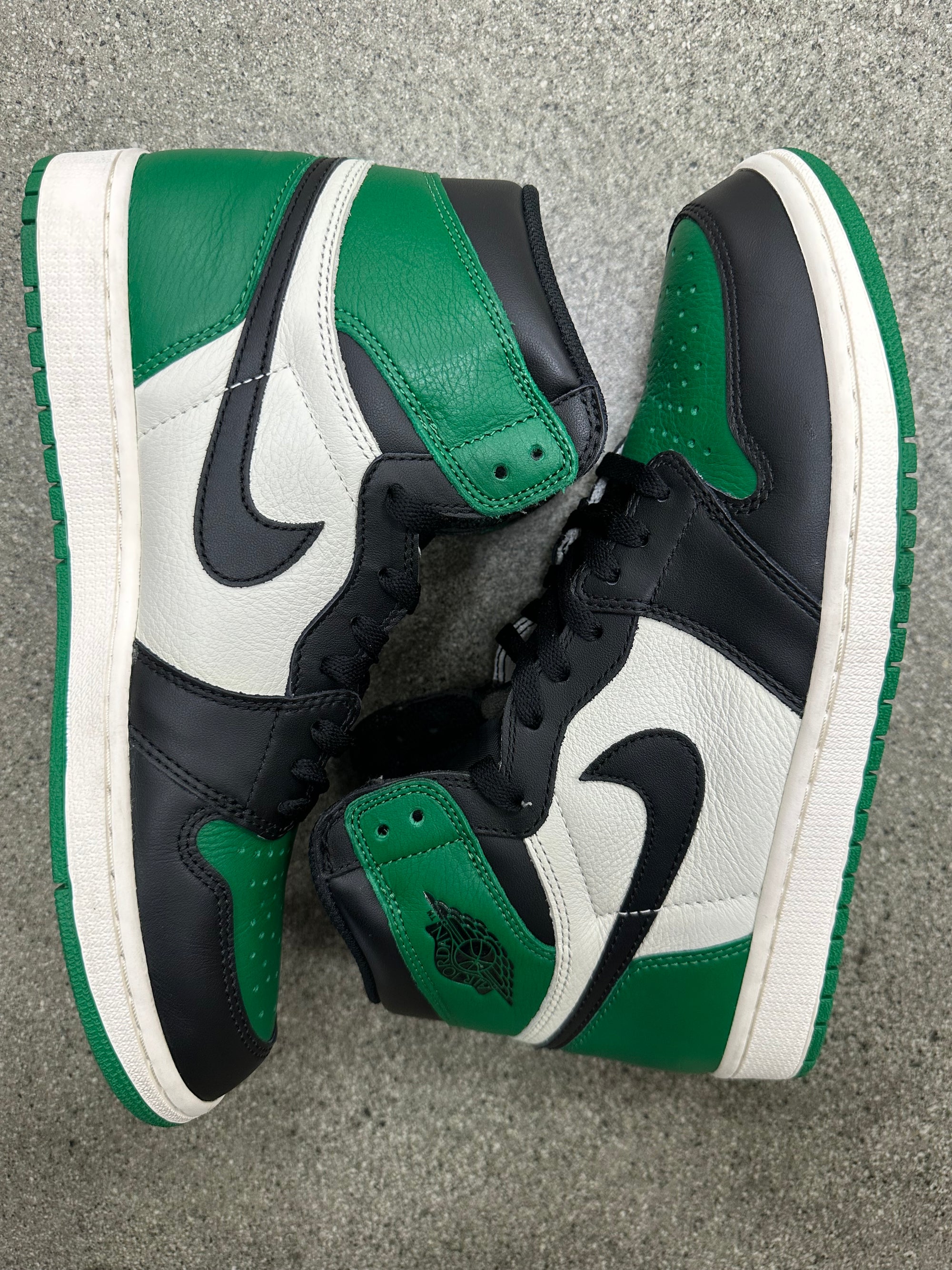 AIR JORDAN 1 HIGH PINE GREEN 1.0 - SIZE 11 (WORN)