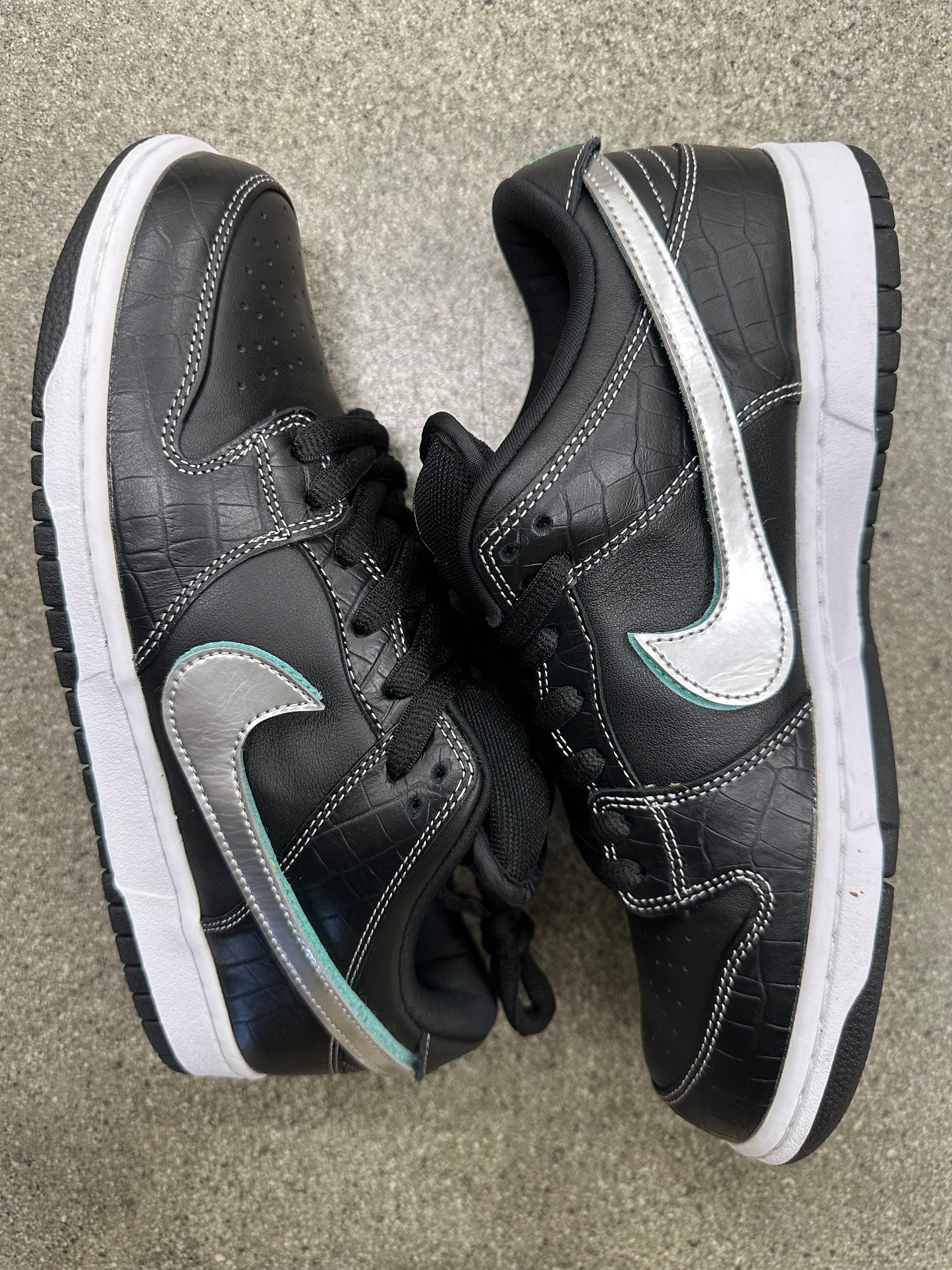 SB DUNK LOW PRO OG DIAMOND SUPPLY BLACK - SIZE 10 (WORN)