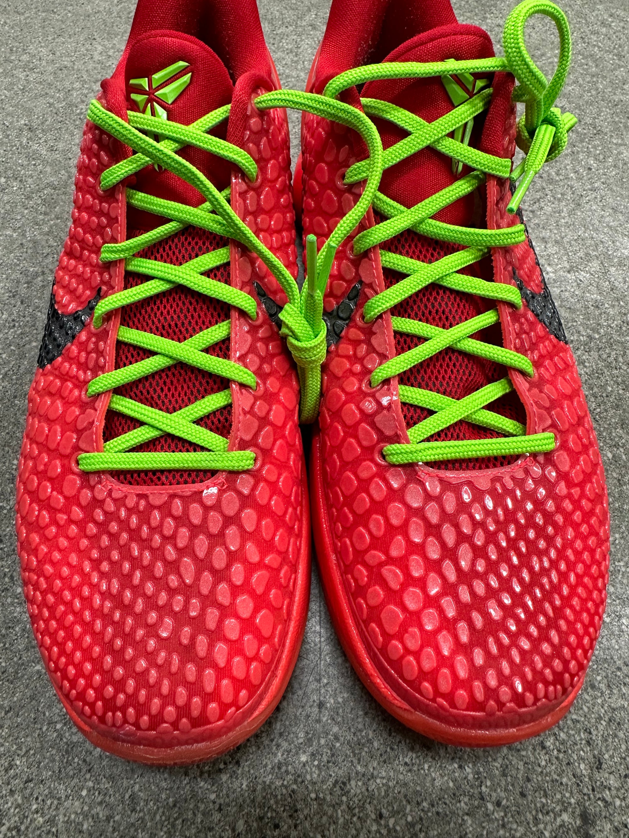 KOBE 6 PROTRO REVERSE GRINCH - SIZE 9.5 (WORN)