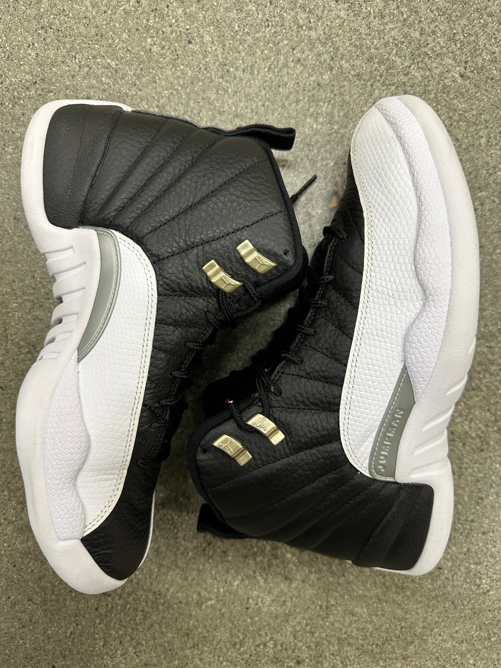 AIR JORDAN 12 PLAYOFFS - SIZE 8 (WORN)