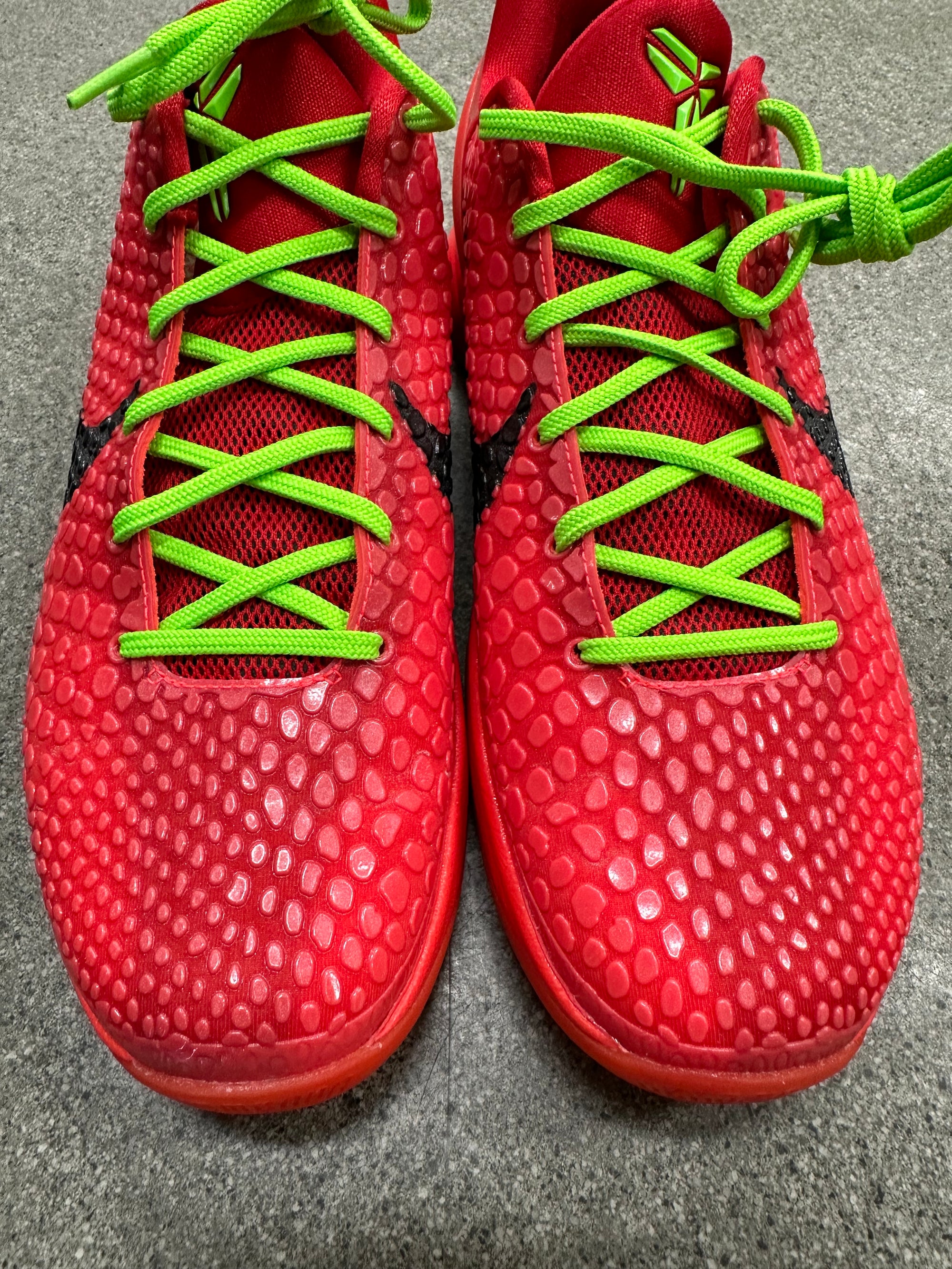 KOBE 6 PROTRO REVERSE GRINCH - SIZE 10.5 (WORN) (SUPER CLEAN)