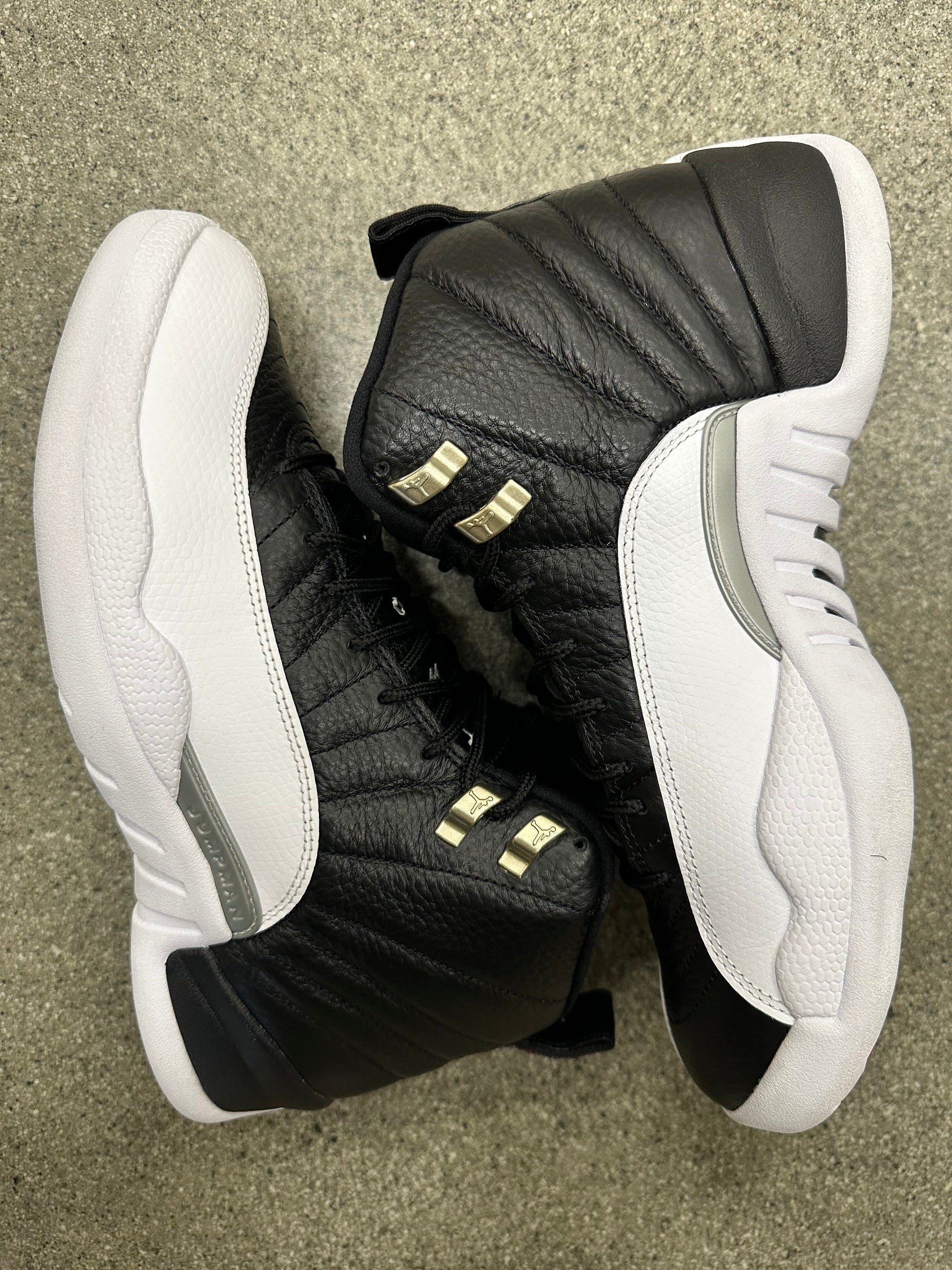 AIR JORDAN 12 PLAYOFFS - SIZE 9.5 (WORN)