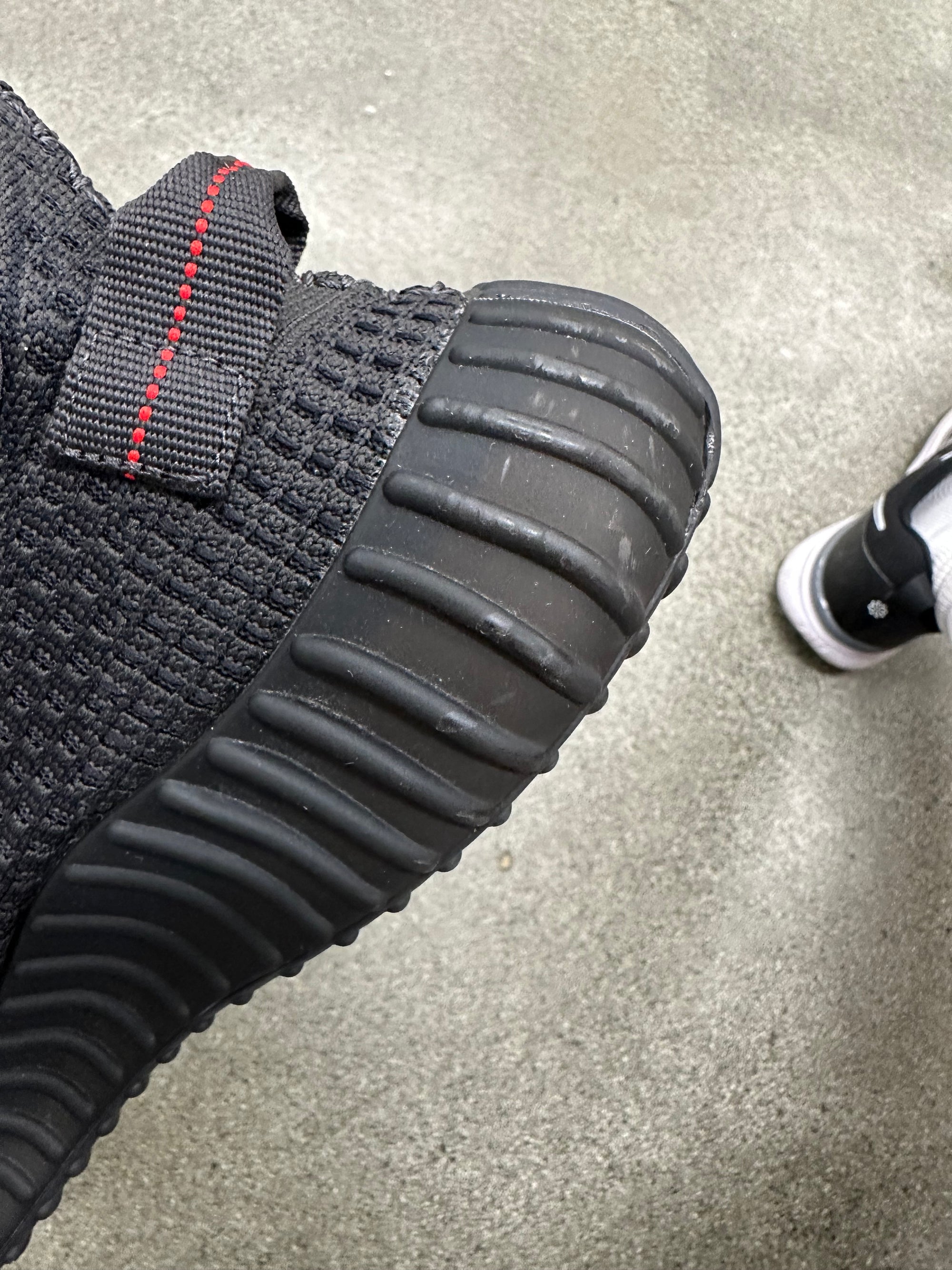 YEEZY BOOST 350 V2 BLACK - SIZE 10.5 (WORN)