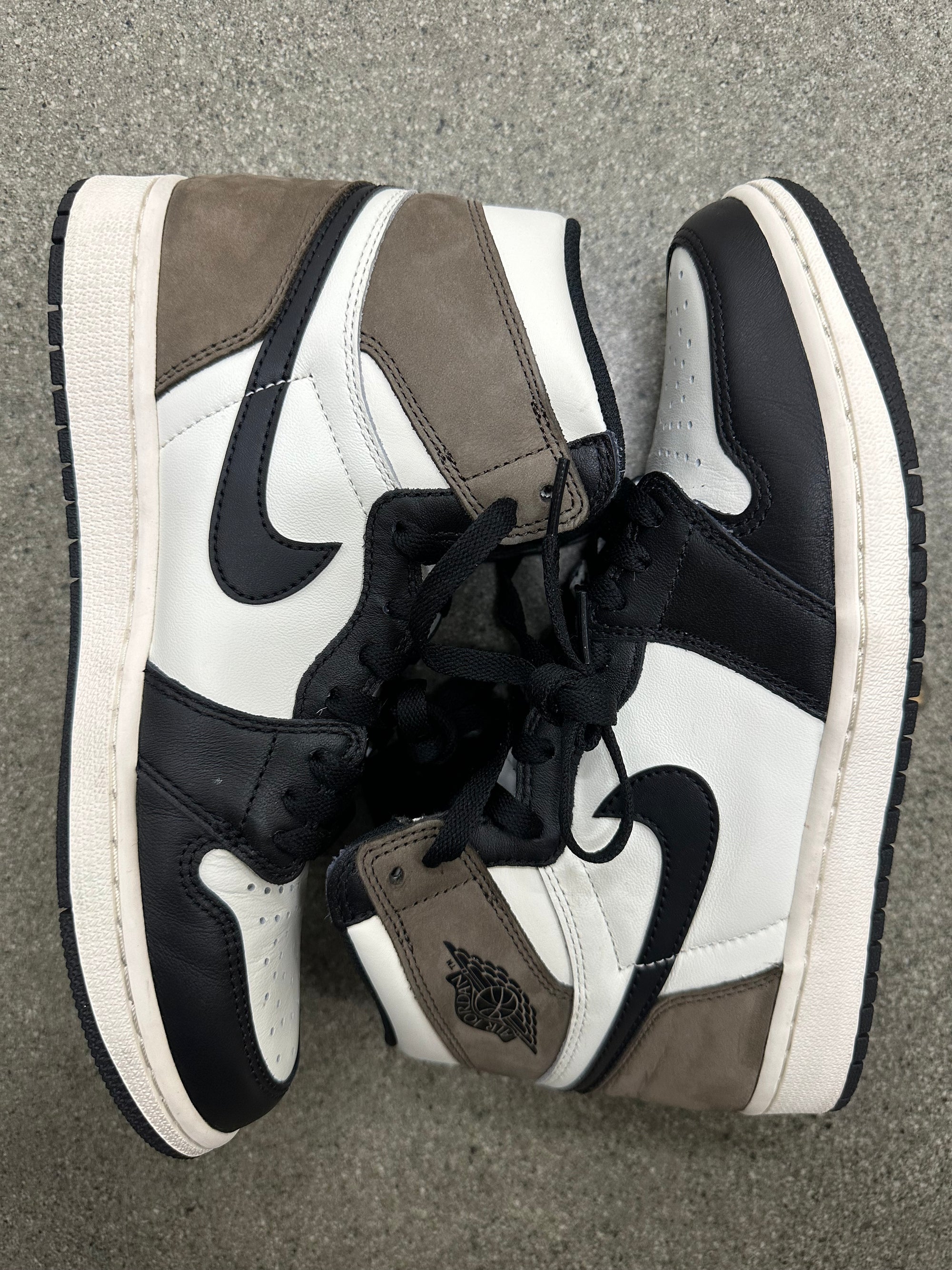 AIR JORDAN 1 HIGH DARK MOCHA - SIZE 8.5 (WORN) (SUPER CLEAN)