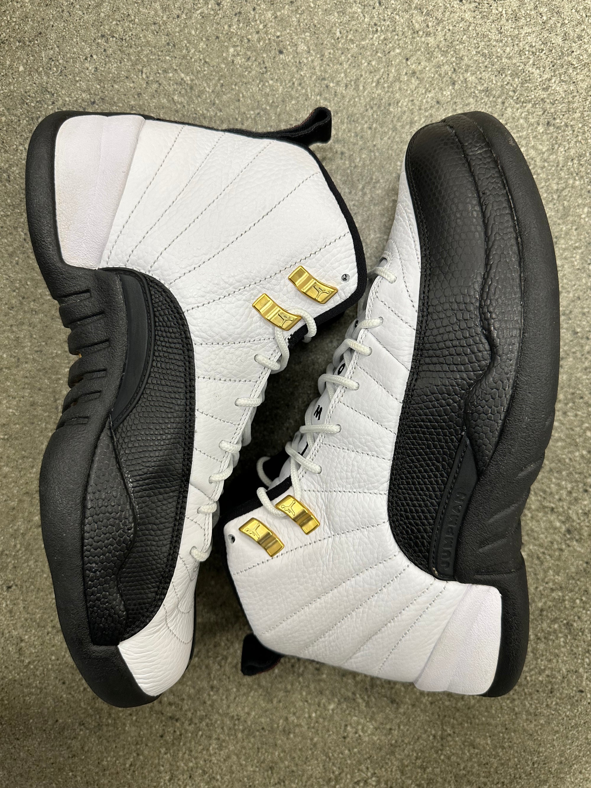 AIR JORDAN 12 TAXI 2013 - SIZE 8 (WORN)