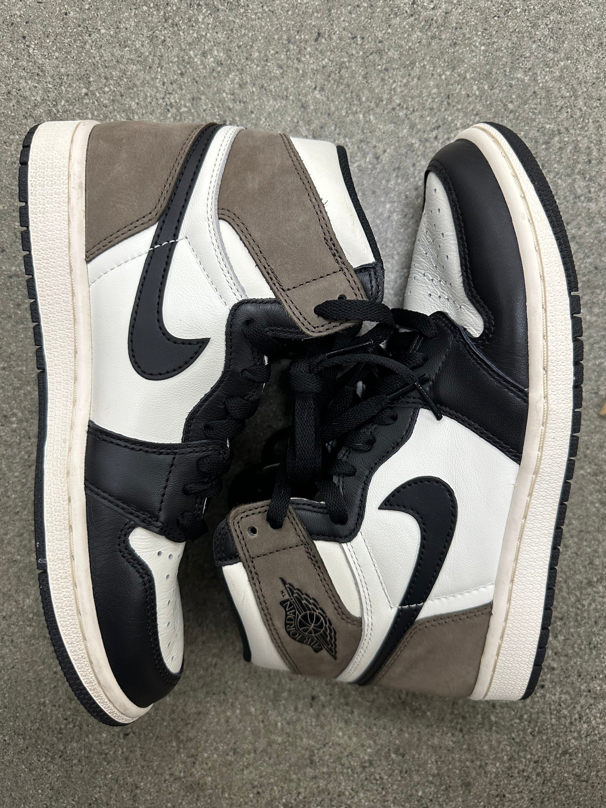 AIR JORDAN 1 HIGH DARK MOCHA - SIZE 8 (WORN) (SUPER CLEAN)