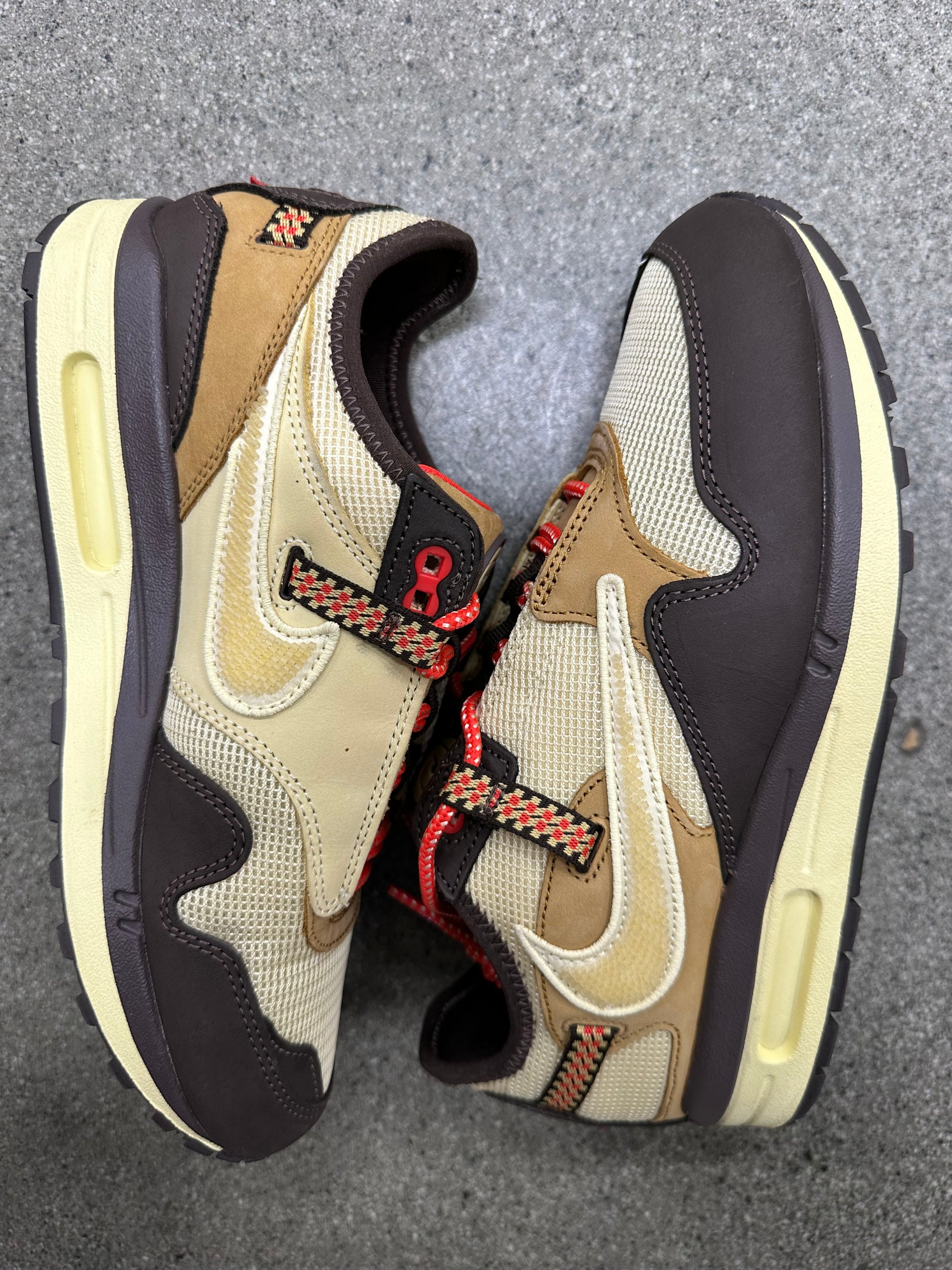 AIR MAX 1 TRAVIS SCOTT - SIZE BAROQUE BROWN - SIZE 8 (WORN) (SUPER CLEAN)