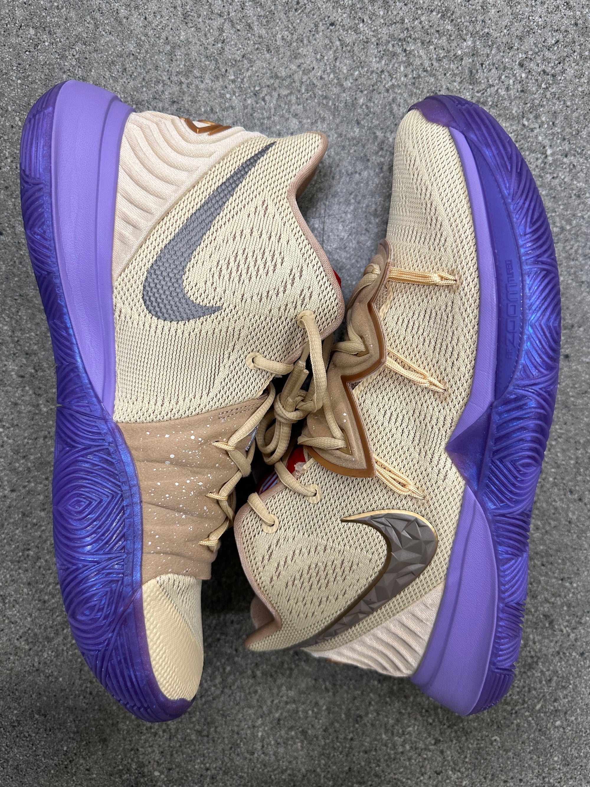 KYRIE 5 CONCEPTS - SIZE 11 (WORN) (SUPER CLEAN)