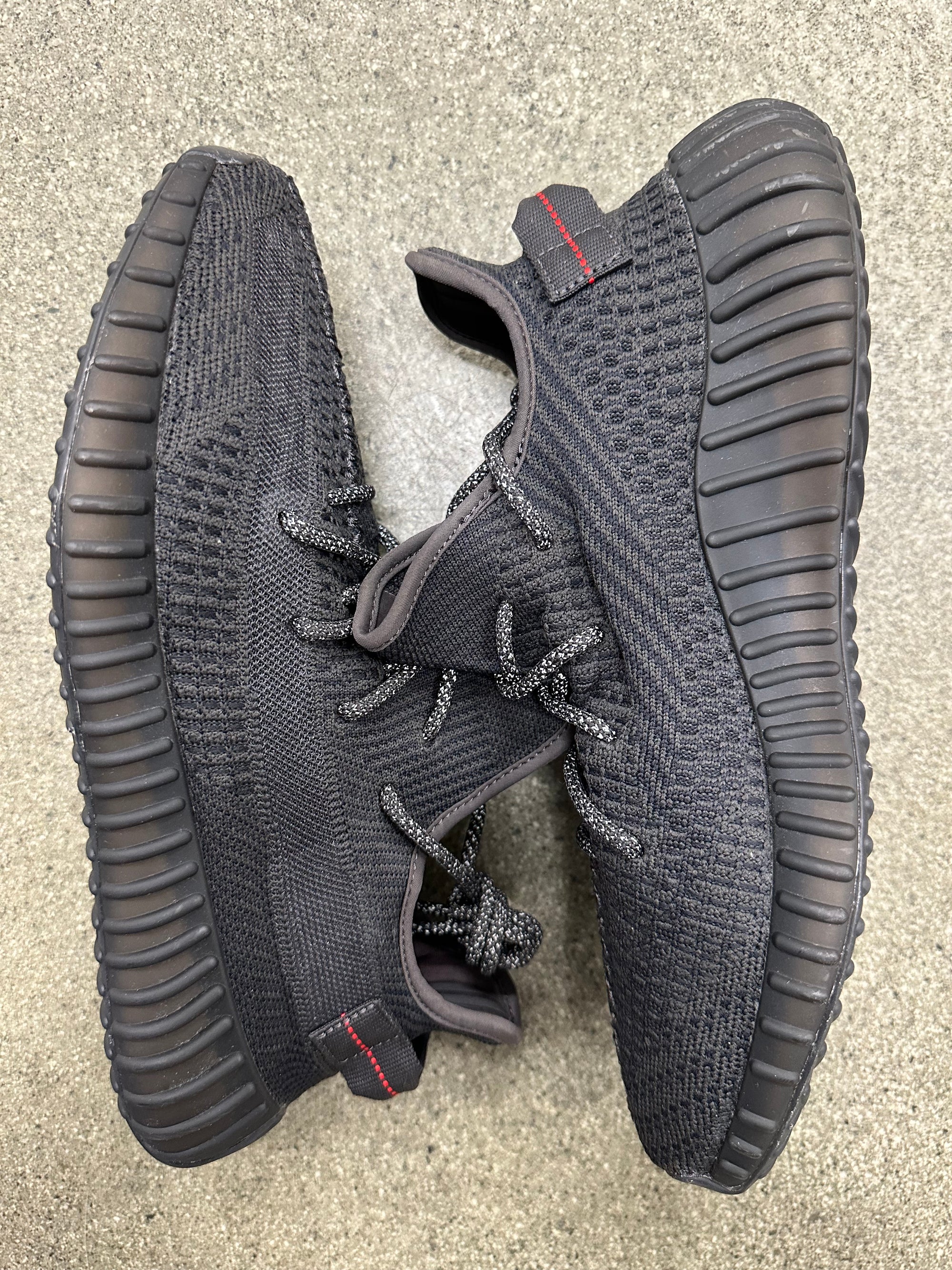 YEEZY BOOST 350 V2 BLACK - SIZE 10.5 (WORN)